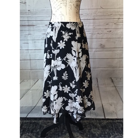 Ann Taylor Dresses & Skirts - ANN TAYLOR‎ LOFT skirt floral a-line black & white sz 4